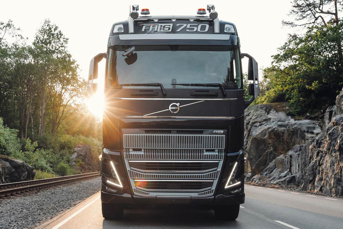 تاثیر واردات کامیون حضرتی در بهبود صنعت حمل‌ونقل